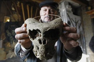 惑星ニビルのアヌンナキ? 角を持つ宇宙人の頭蓋骨! ナチスドイツが隠した遺物の謎