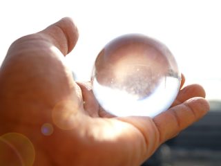 願いを叶えるレインボー水晶、クォーツ。パワーストーンに効果はあるのか?