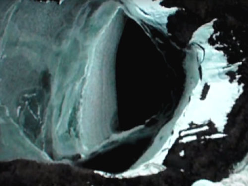 グーグルアースが捉えた南極の穴2
