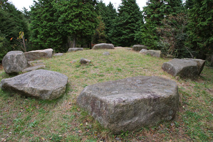 六甲山の巨石遺跡（ストーンサークル）