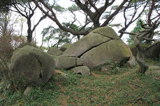 六甲山の巨石遺跡