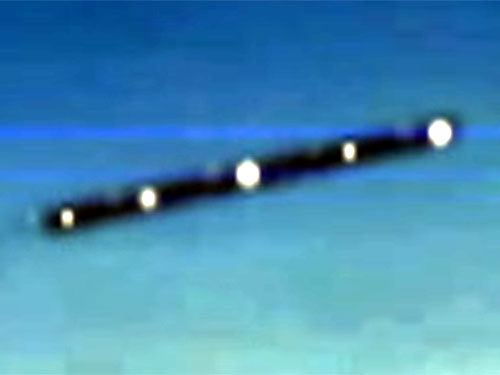 メキシコ上空の旅客機から撮影された葉巻型UFO