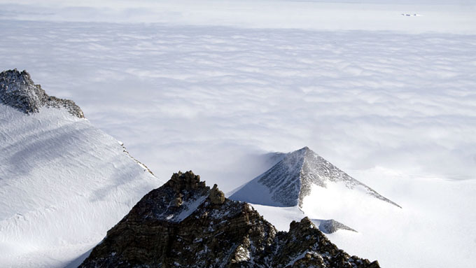 南極大陸で発見された古代遺跡のピラミッド5
