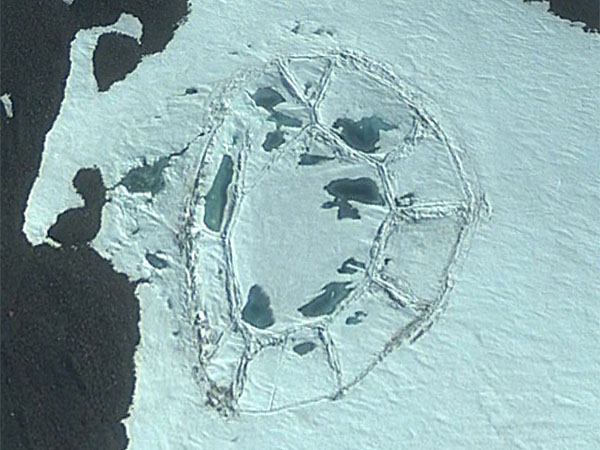 グーグルアースが捉えた南極大陸の古代遺跡