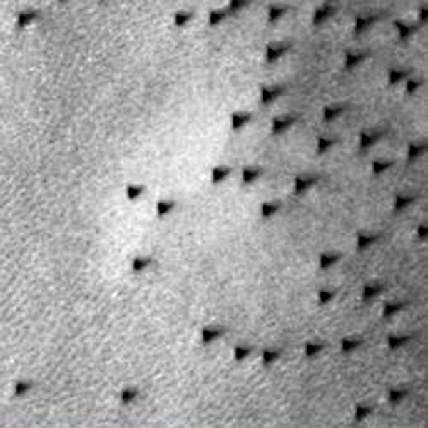 マーズ・グルーバル・サーベイヤーが撮影した火星のピラミッド群