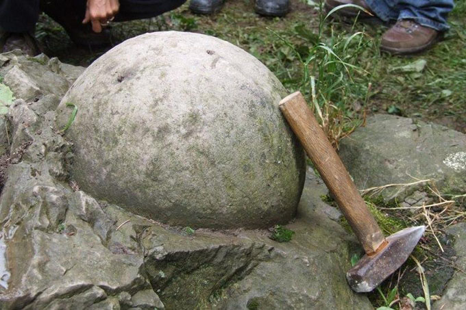 ボスニアのピラミッド周辺で発見された球体のオーパーツ