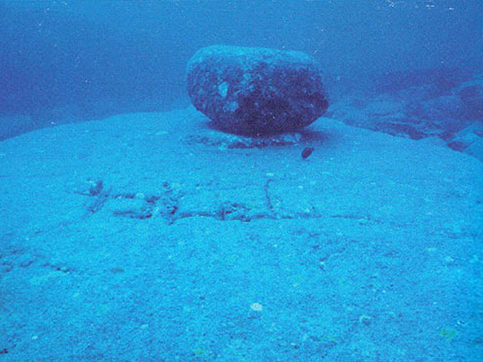 与那国島 海底遺跡：太陽石