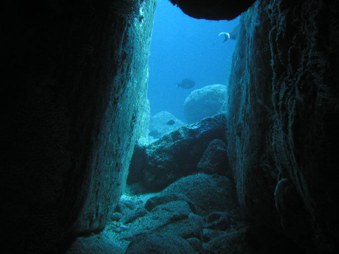 与那国島 海底遺跡：城門