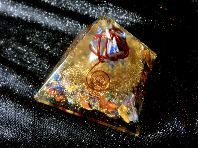 ピラミッド型オルゴナイト