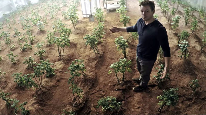 映画オデッセイ｜火星でジャガイモを栽培するシーン