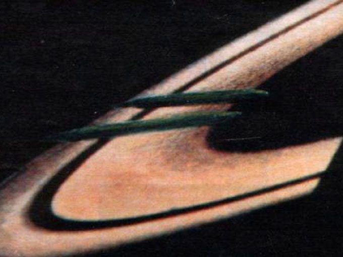 土星の環に潜む巨大UFO