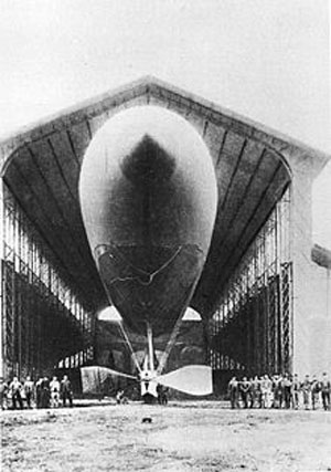 世界初の周回飛行を行った飛行船フランス号