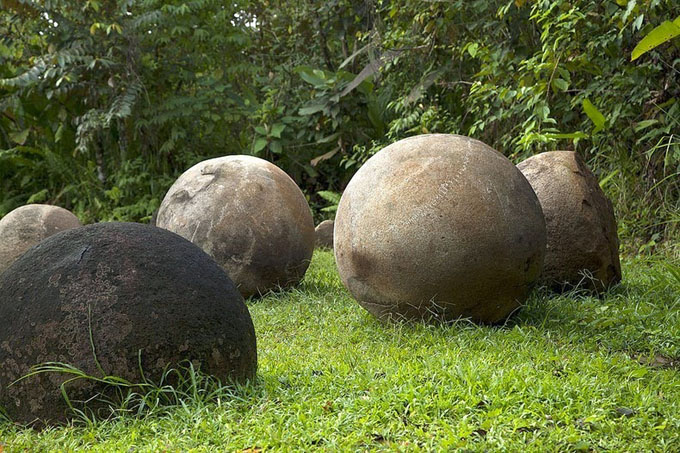 コスタリカの石球写真