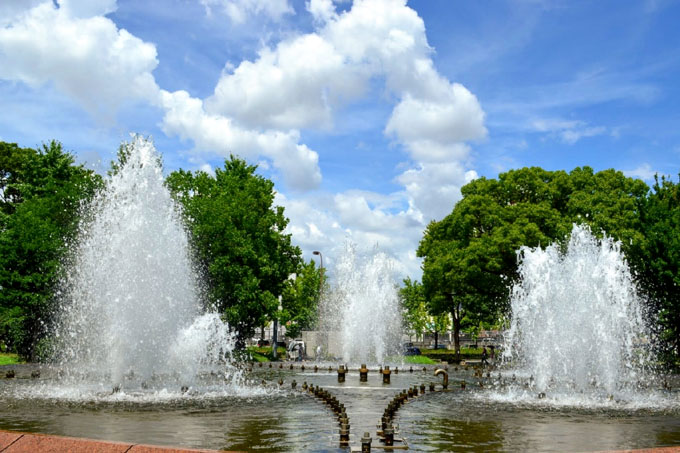 公園の噴水の写真
